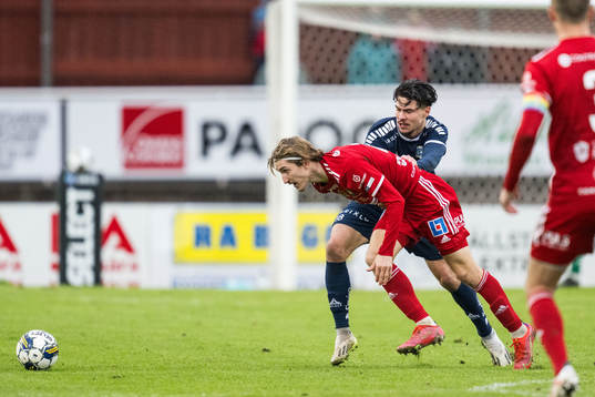 Skövde AIKs Hugo Engström och Utsiktens William