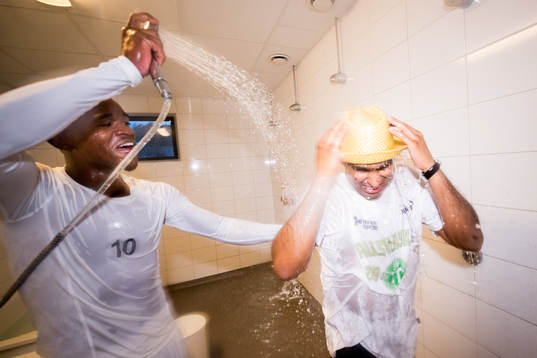 Västerås Jaheem Burke och tränare Kalle Karlsson jublar