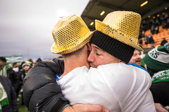 Västerås SKs Filip Tronet jublar över avancemanget till