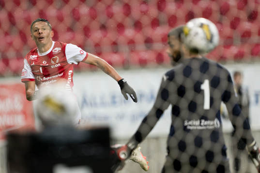 Kalmars Romario Pereira Sipiao och Värnamos Jonathan Ursin Rasheed
