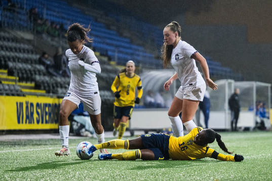 Monica Jusu Bah of Sweden against Airine Fontaine and Lou Bogaert of France