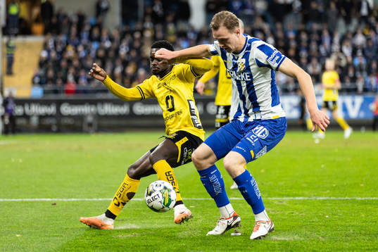 Elfsborgs Emmanuel Boateng och IFK Göteborgs Adam Carlén
