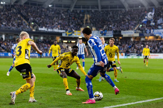 IFK Göteborgs Thomas Santos mot Elfsborgs Johan Larsson