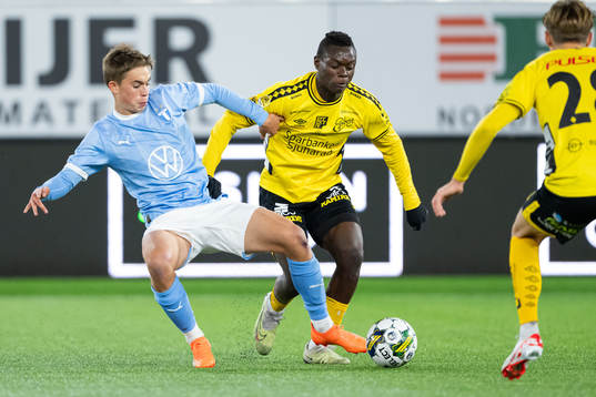 Malmö FFs William Åkesson och Elfsborgs Timothy Ouma