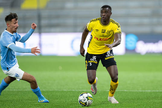 Malmö FFs Alexandru Ghita och Elfsborgs Maudo Lamine Jarjue