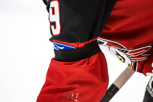 Malmö Redhawks Alan Quine med sorgband