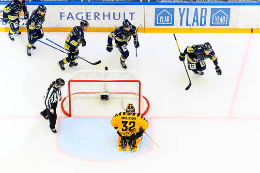 HV71s Tommi Tikka jublar