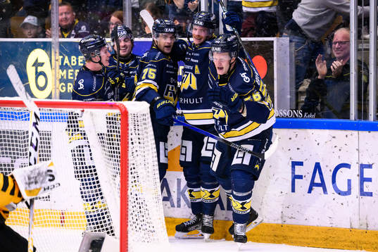 HV71s Tommi Tikka jublar