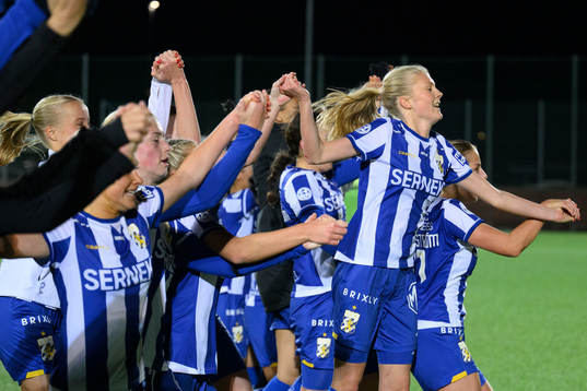 IFK Göteborgs spelare jublar