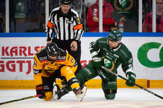 Luleås Jonas Berglund och Färjestads Linus Johansson