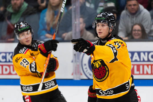 Luleås Jonas Berglund jublar