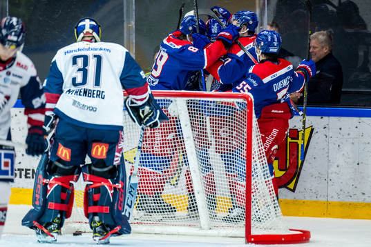 IK Oskarshamns Ahti Oksanen jublar