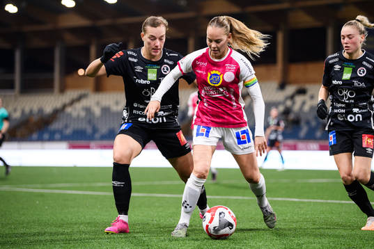 Örebros Jenny-Julia Danielsson och IK Uppsalas Agnes Nyberg