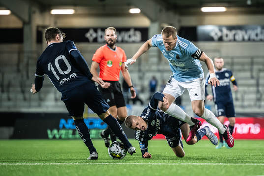 Utsiktens Albin Skoglund och Lucas Hedlund mot Gefles Martin Rauschenberg Brorsen