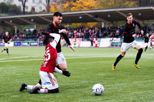 Sandvikens John Junior Igbarumah och FC Stockholms Luka