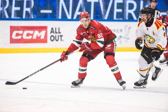 Mora IKs Roope Laavainen och Brynäs IFs Jacob Blomqvist