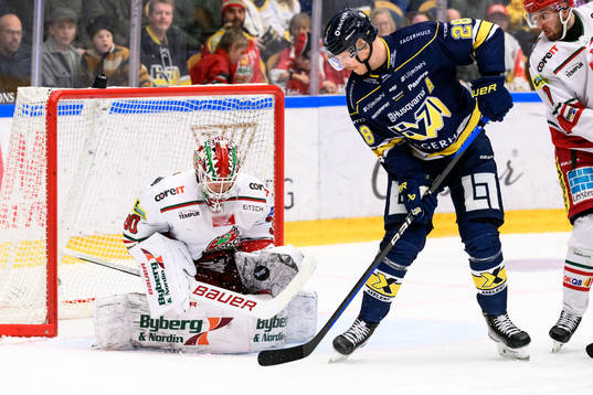 MoDos målvakt Lassi Lehtinen och HV71s Joonas Nättinen