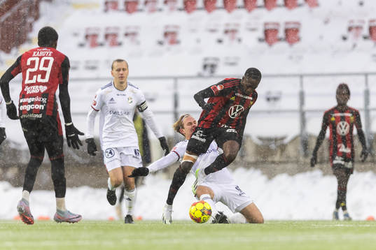 Östersunds Mansour Sinyan och Östers Adam Herdonsson