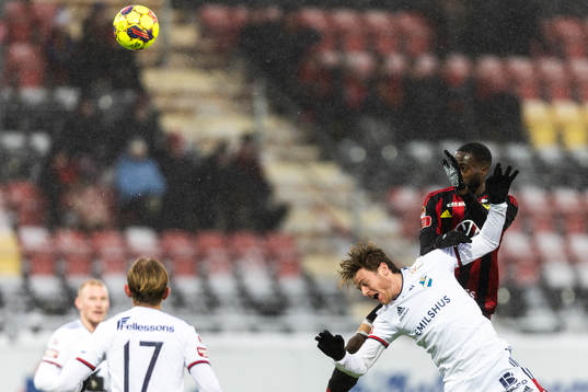 Östers Daniel Ljung och Östersunds Calvin Kabuye