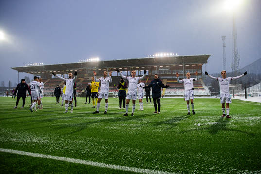 Östers spelare jublar