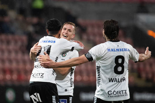 Örebros David Seger jublar