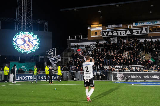 Örebros Daniel Björnquist jublar