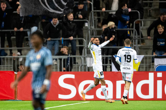 Sirius Joakim Persson jublar efter 1-2