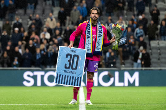 Djurgårdens målvakt Tommi Vaiho tackas av