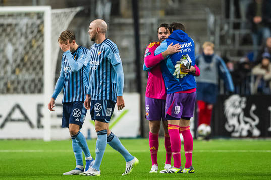 Djurgårdens målvakt Tommi Vaiho tackas