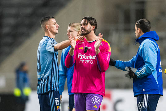 Djurgårdens målvakt Tommi Vaiho tackas av