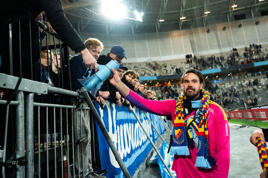 Djurgårdens målvakt Tommi Vaiho tackas