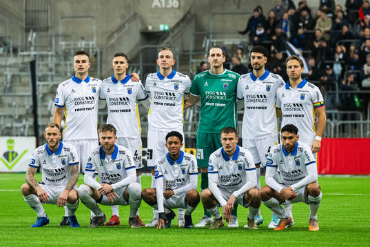 Sirius startelva ställer upp för en lagbild