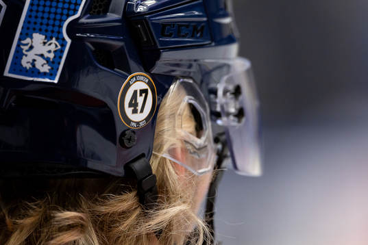 Växjös Marcus Sylvegård med ett klistermärke på