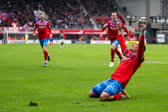 Helsingborgs Cole Alexander jublar