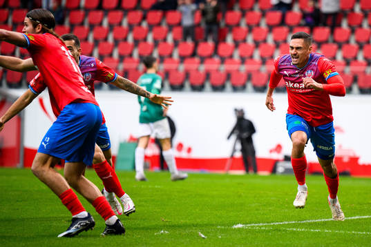 Helsingborgs Cole Alexander jublar