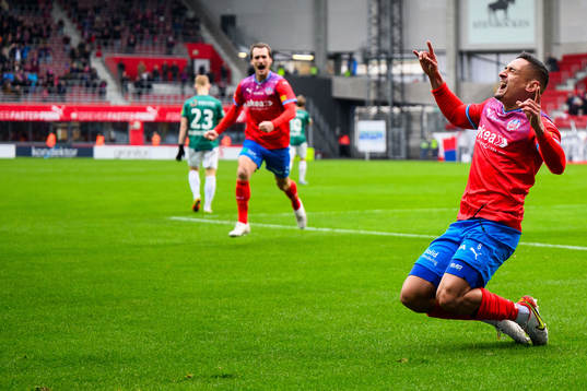 Helsingborgs Cole Alexander jublar