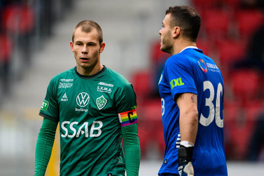 Brages Alexander Zetterström och målvakt Andre Bernardini