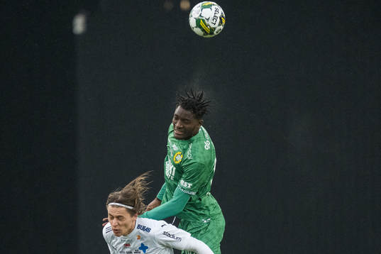 Värnamos Simon Thern och Hammarbys Nathaniel Adjei