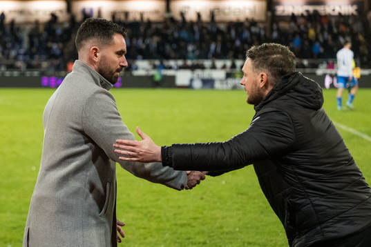 Hammarbys tränare Abel Lorincz och Värnamos tränare Kim Hellberg
