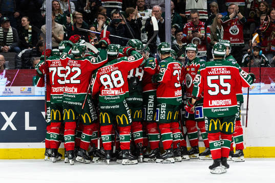 Frölundas Nicklas Lasu jublar med lagkamrater