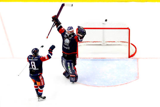 Linköpings Jonathan Myrenberg och målvakt Marcus Högberg