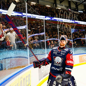 Linköpings målvakt Marcus Högberg jublar