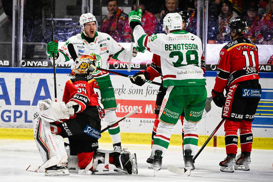 Rögles Linus Sandin jublar