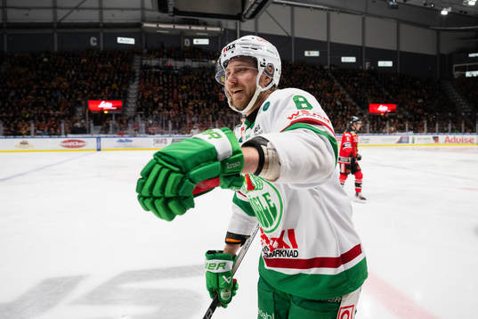 Rögles Linus Sandin jublar