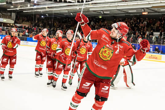 Mora IKs Måns Carlsson jublar