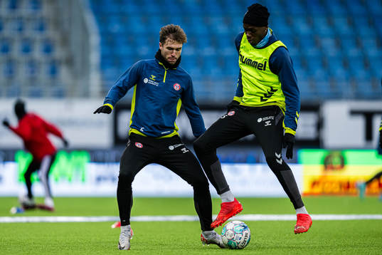 Remi-André Svindland and Akinsola Ihayere Azeez Akinyemi of KFUM warms up ahead of the OBOS-ligaen match between KFUM and Skeid on November 5, 2023 in Oslo.