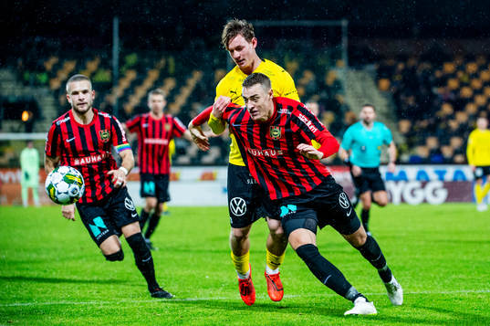 Mjällbys Love Björnson mot Brommapojkarnas Jesper Löfgren