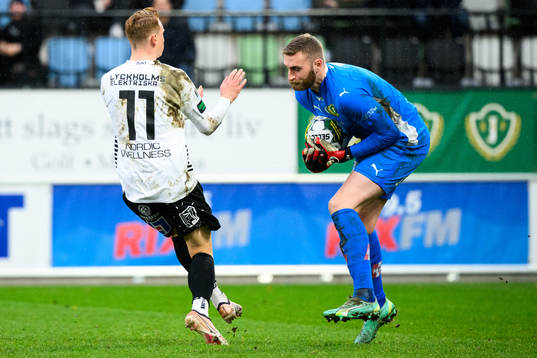GAISs Julius Lindberg och Jönköpings Södras målvakt