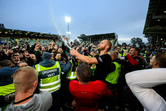 GAISs spelare jublar över avancemang till Allsvenskan