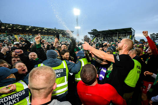 GAISs spelare jublar över avancemang till Allsvenskan